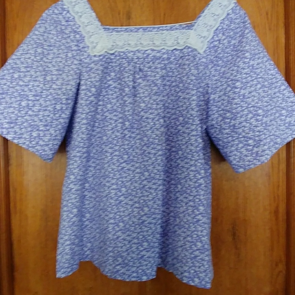 Hand sewn size 14 maternity top